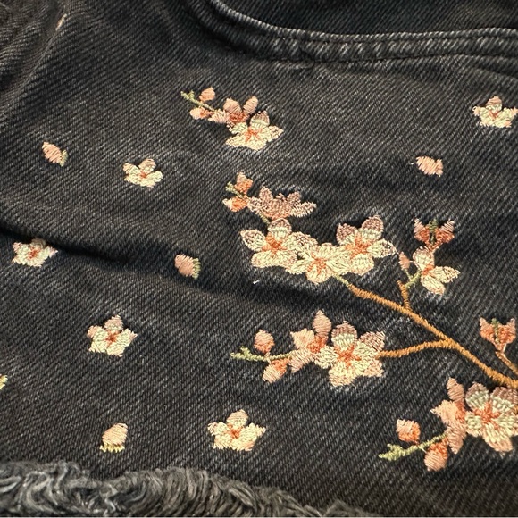 Mango Black Floral Embroidered Women's Shorts - Picture 4 of 6